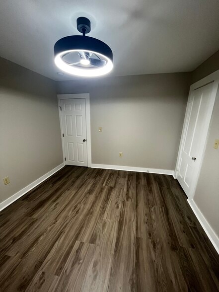 Building Photo - 84 W Main St