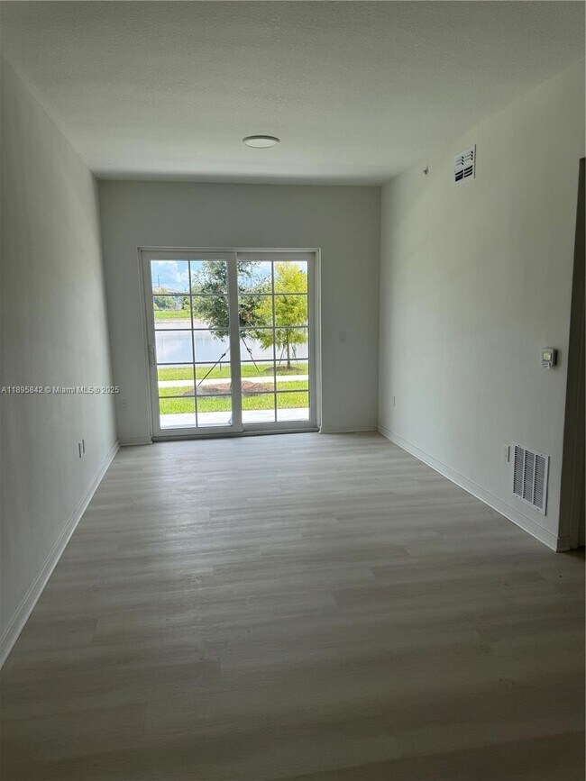 Building Photo - 5592 Pga Blvd