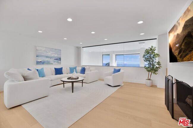 Building Photo - 30020 Morning View Dr