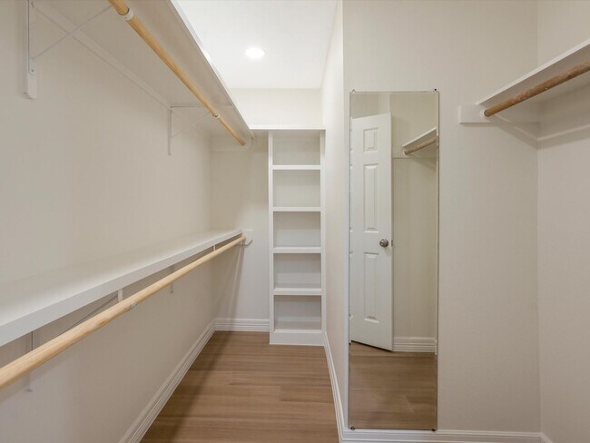 Building Photo - 2931 Valley Rose Dr