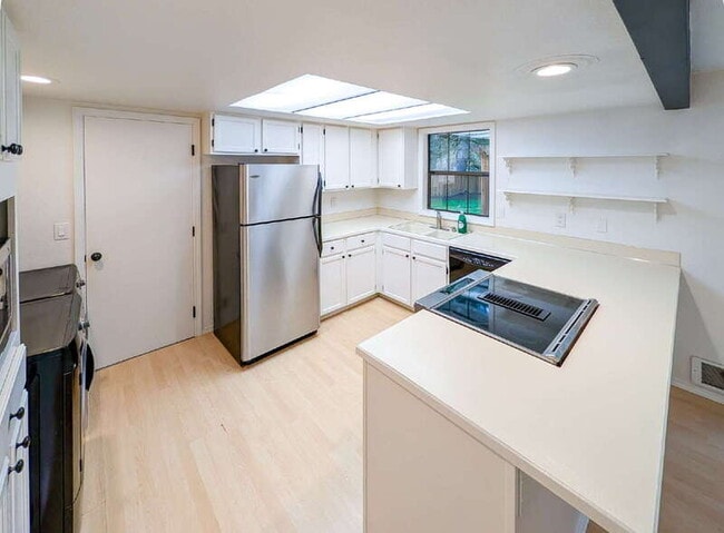 Building Photo - 115 E Jonathan Rd