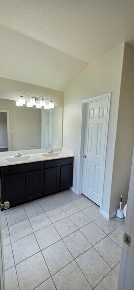 Building Photo - 2530 Diamondback Trail