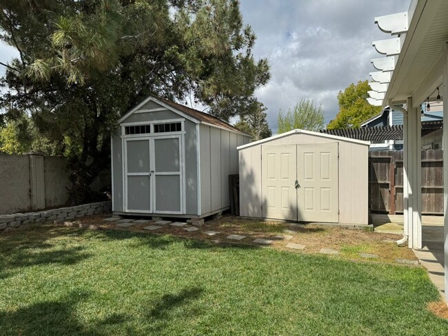 Building Photo - 4 Bedroom home in Dixon