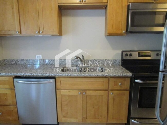 Building Photo - 2 Bedroom 1 Bathroom Townhome in Downtown ...