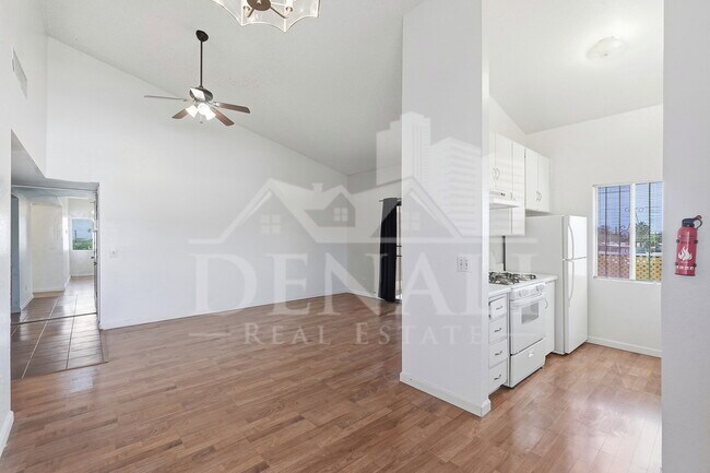 Building Photo - 808 S Langley Ave