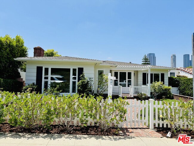 Building Photo - 1125 Daniels Dr