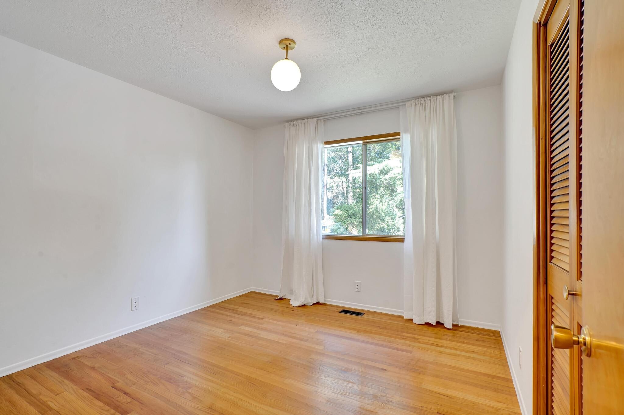 Bedroom - 1931 Mapleleaf Ct
