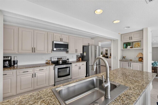 Building Photo - 567 Bird Key Dr