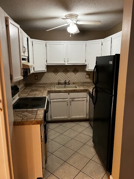 Building Photo - 206 Woodland Dr