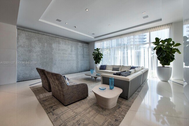 Building Photo - 300 Sunny Isles Blvd