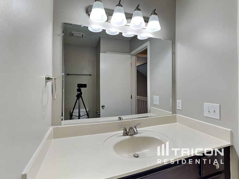 Building Photo - 102 Yocum Dr
