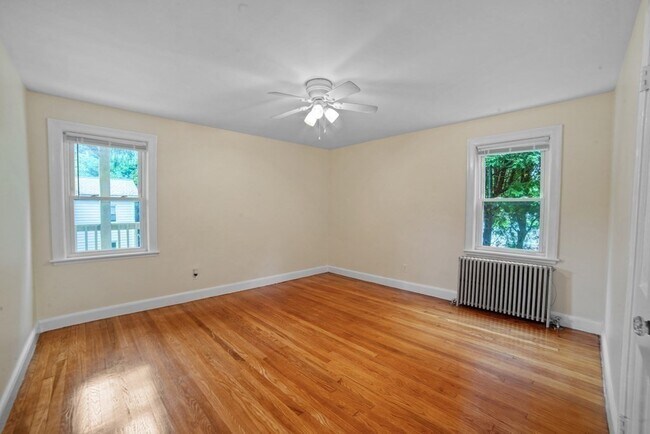 Building Photo - 431 Adams St