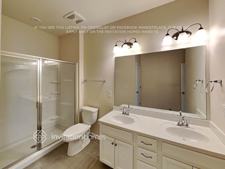 Building Photo - 13422 Hyperion Hills Ln