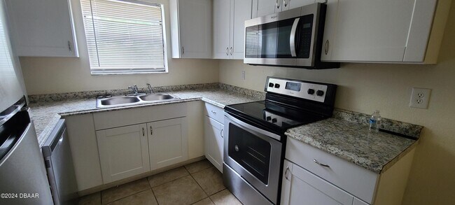 Building Photo - 1030 4th St