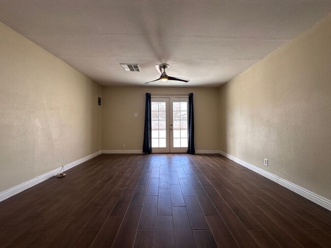 Building Photo - 2 BED 2 BATH WITH A HUGE BACKYARD IN THE H...