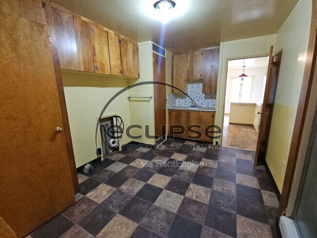 Building Photo - 102 Poncha Ave