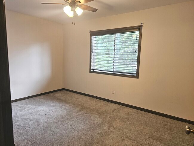 Building Photo - 7121 Laverne Ln