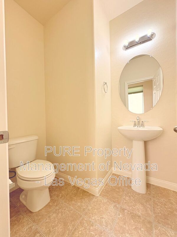 Building Photo - 968 Via Gandalfi
