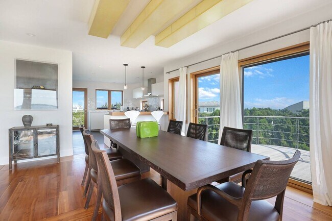 Building Photo - 360 Dune Rd