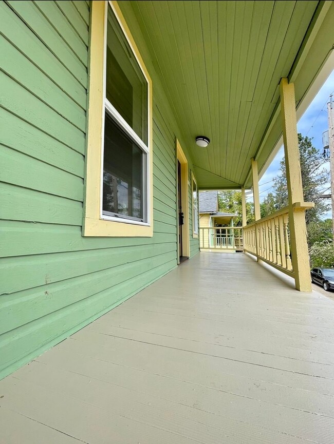 Building Photo - Spectacular View! Remodeled One bedroom with Partially finished basement in Linnton~ Front and ba...