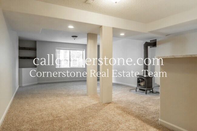 Building Photo - 4640 Kashmire Dr