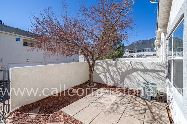 Building Photo - 973 Mountain Crest Vw