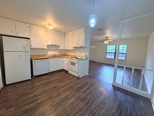 Building Photo - 1543 Coombs Dr