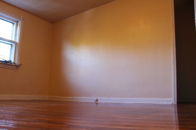 Building Photo - 3952 N 6th St