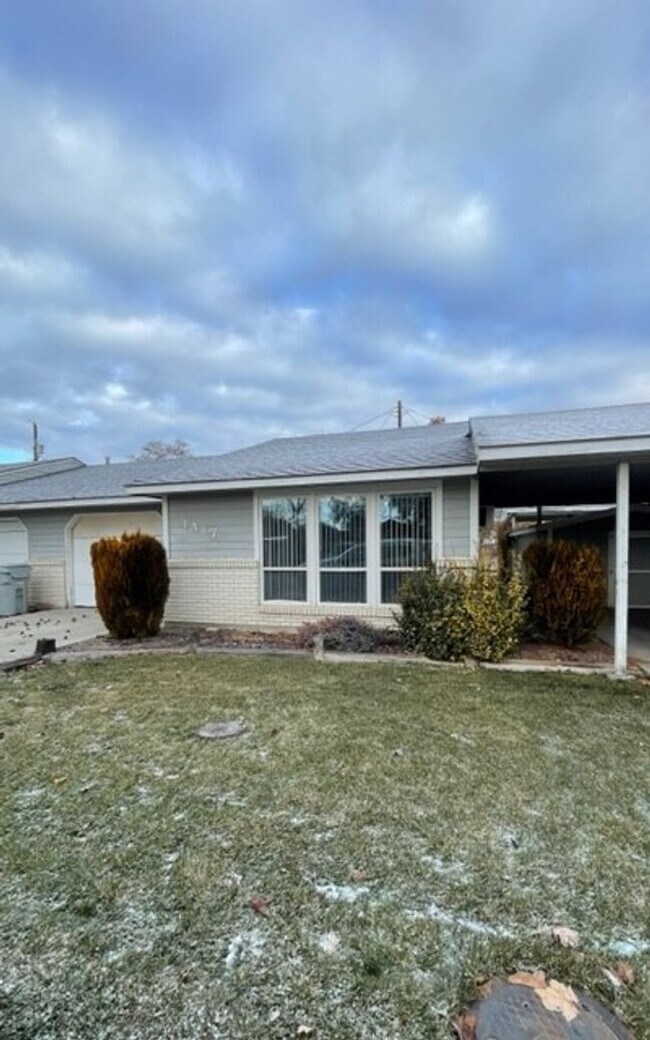 Building Photo - 1415-1417 E Beech St.