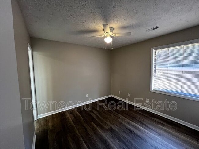 Building Photo - 1437 Ireland Dr