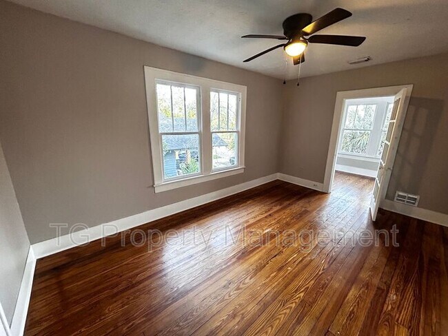 Building Photo - 2561 Rosselle St