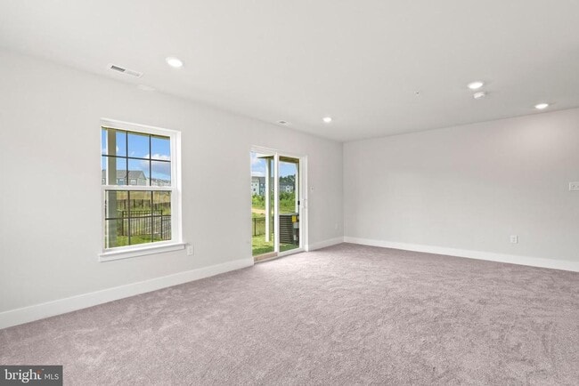 Building Photo - 7754 Meander Ct S