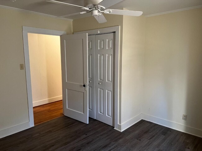 Building Photo - 513 E 14th St