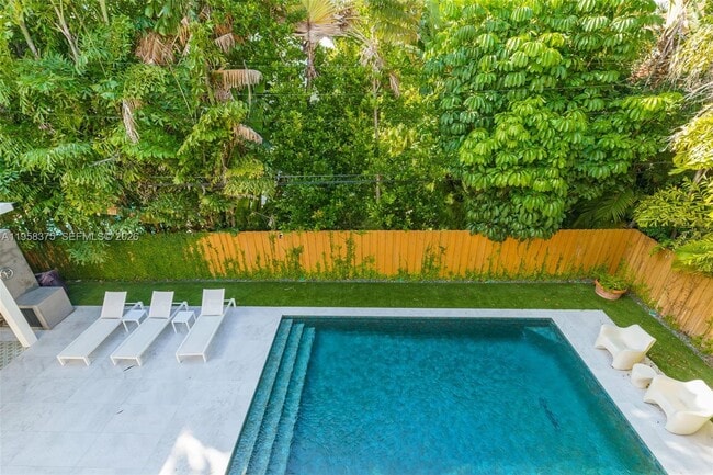 Building Photo - 420 Palmwood Ln