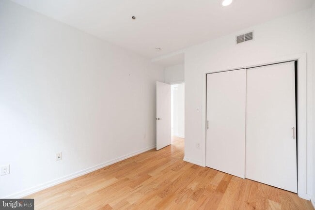 Building Photo - 444 Fairmount Ave