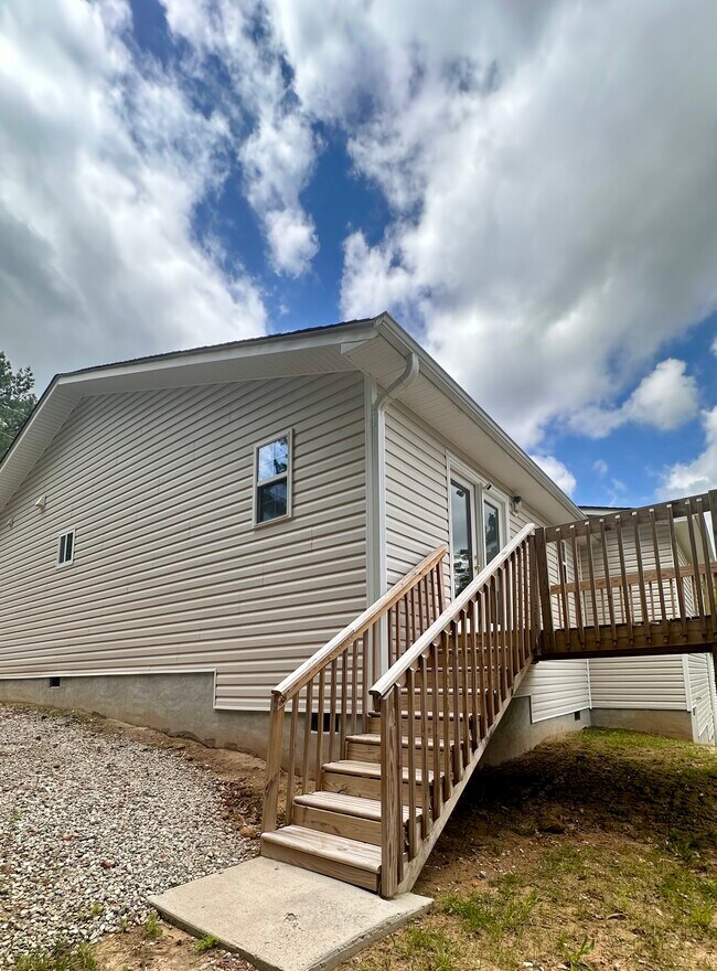 Building Photo - 905 Ardmore Dr