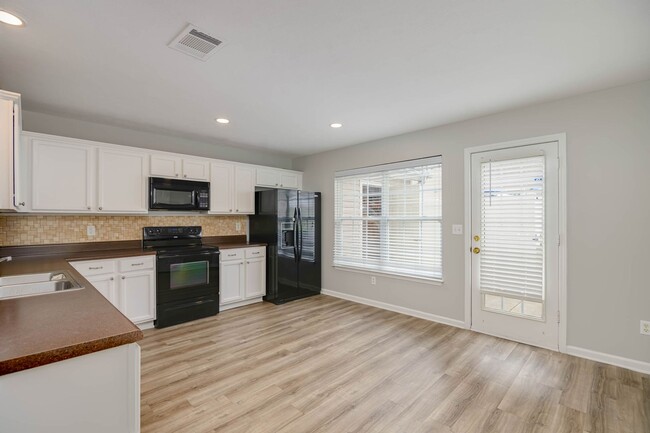 Building Photo - Lee Crossing Neighborhood, Easy access to ...
