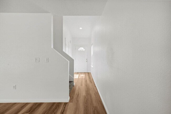 Building Photo - 3 Bedroom Kuna home with Fenced back yard - Pets Welcome!!