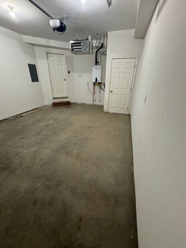 Building Photo - 1591 N Tinitun Cir