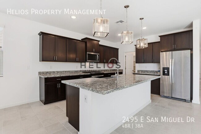 Building Photo - 2495 E San Miguel Dr