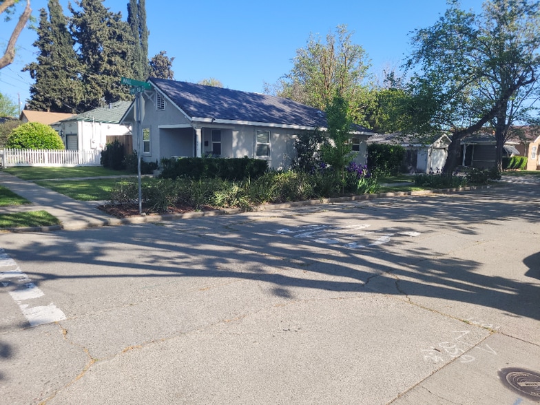 Primary Photo - 360 W Highland Ave