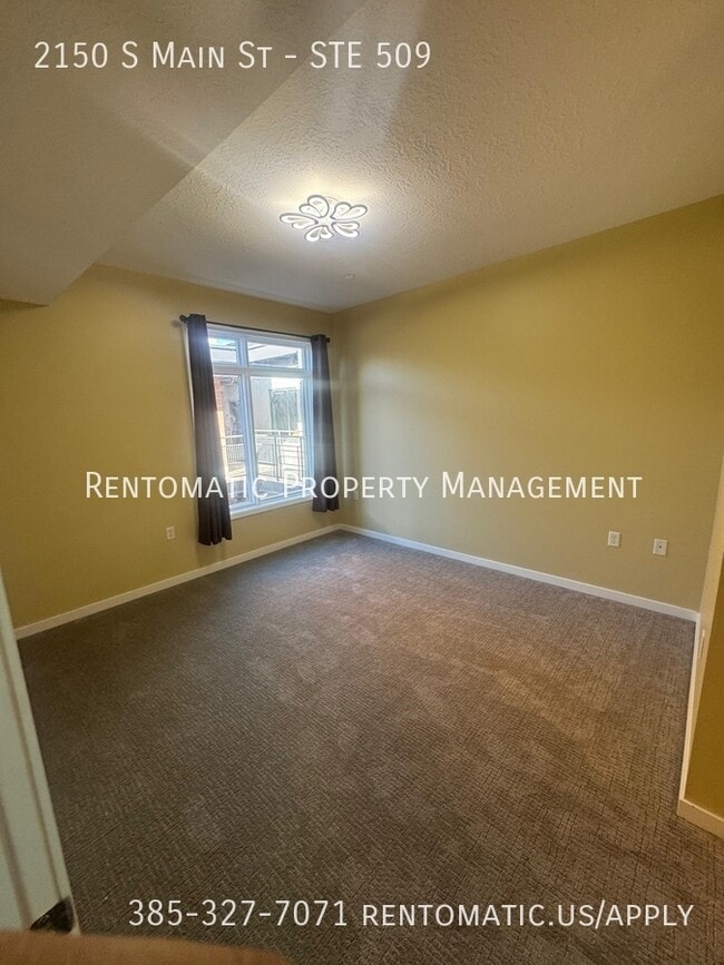 Building Photo - 2150 S Main St