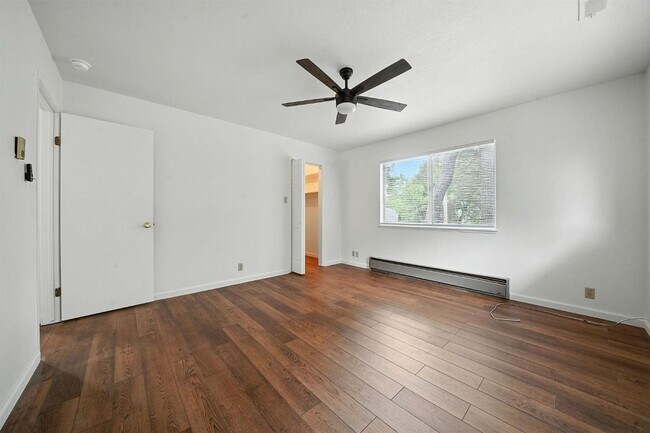 Building Photo - Large 2 Bedroom Home
