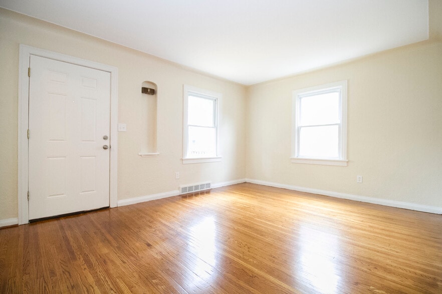 Building Photo - 2016 Balkan Pl