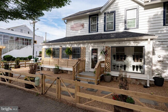 Building Photo - 226 Guthrie Ave