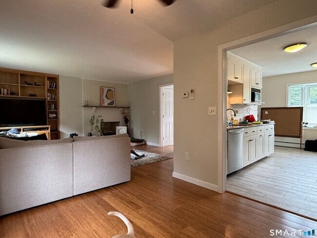 Building Photo - 4 Castle Meadow Dr
