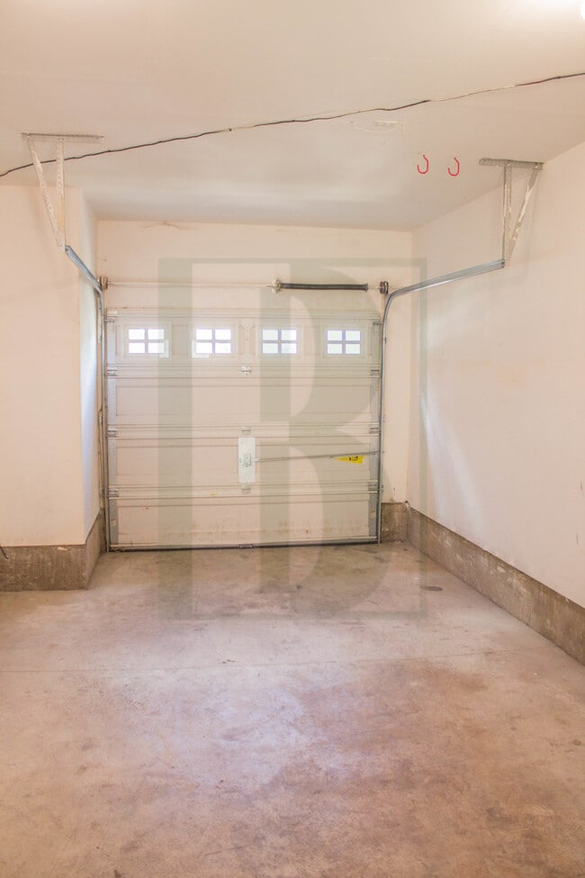 Building Photo - Spacious 3 Bedroom + Bonus Room Duplex