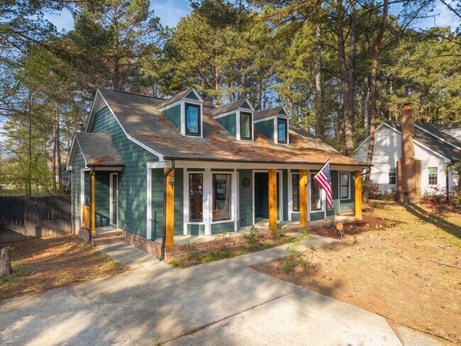 Building Photo - Charming 3BR Home with Large Private Yard Near Downtown Raleigh