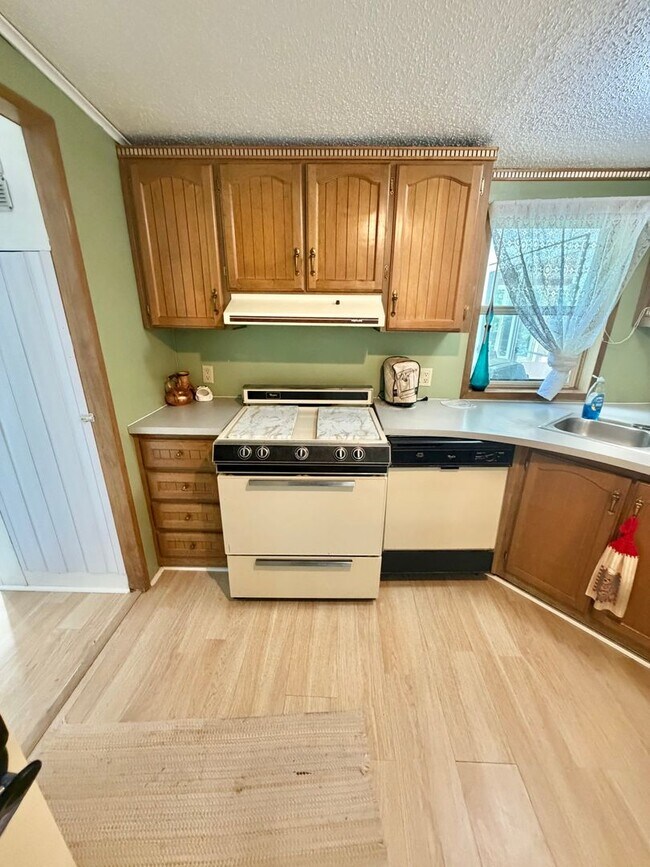 Building Photo - Peaceful Catskills Living | Spacious 4 Bedroom, 3 Bathroom Home in Grahamsville, NY