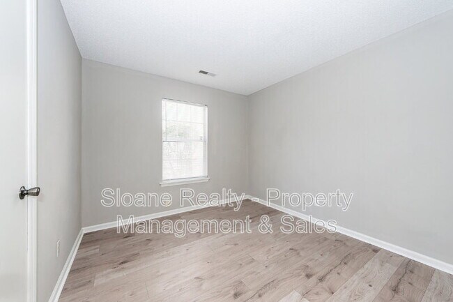 Building Photo - 5161 Eastway St